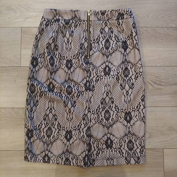 Lace overlay pencil skirt // size 2 - Picture 2 of 5